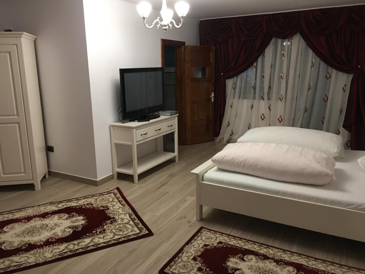 Casa Avram Hotel Сучевица Екстериор снимка